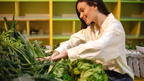 Leguma cu frunze crețe care poate susține sănătatea oaselor și imunitatea. Beneficiile consumului de kale