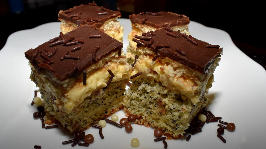 Prăjitură Tosca cu mac, biscuiți și cremă de vanilie - preferata românilor! Rețeta explicată detaliat