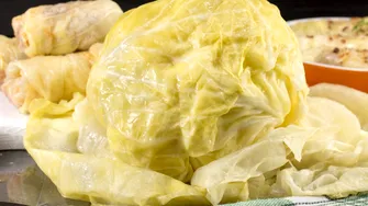 Câtă sare se adaugă la varza murată în butoi pentru a rămâne crocantă