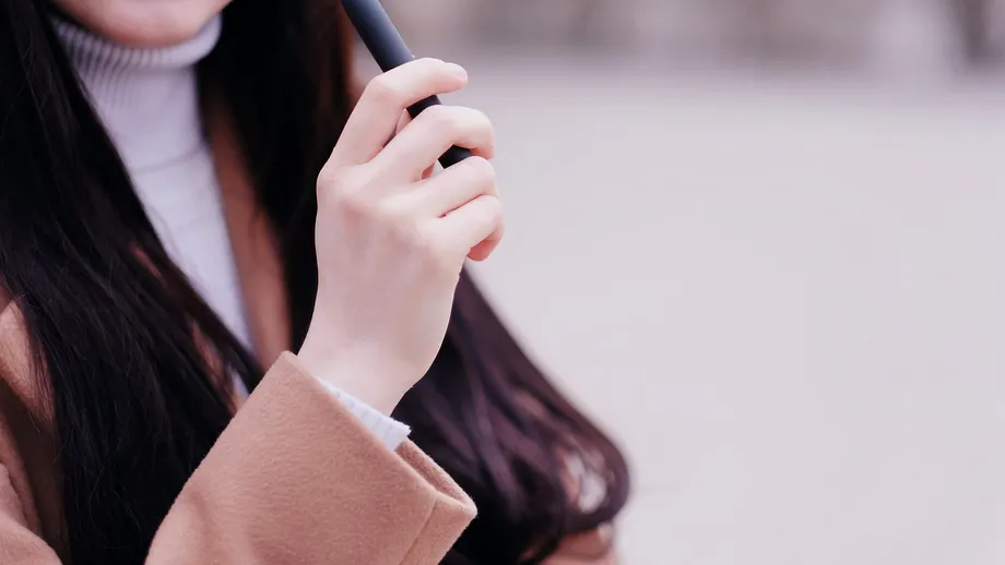 Stomatolog: Trecerea de la țigările tradiționale la produse care încălzesc tutunul poate stimula sănătatea orală