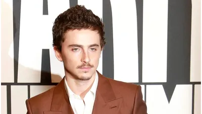 Cine e românca din Bacău cu care a fost surprins actorul Timothée Chalamet, într-un hotel din Paris. Are 26 de ani și se speculează că ar putea să o înlocuiască pe Kylie Jenner