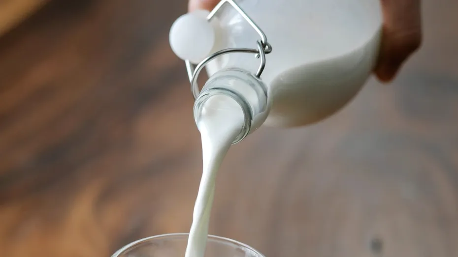 Ce se întâmplă dacă bei un pahar de lapte pe zi. Descoperirile care contrazic studiile anterioare