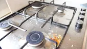 Cum cureți corect butoanele aragazului și ale cuptorului