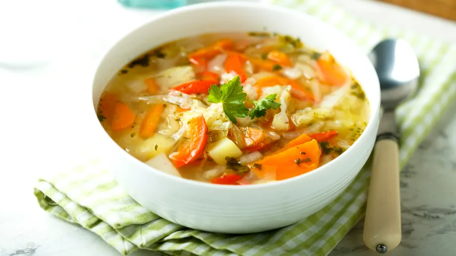 Rețetă ciorbă de castraveți murați. Ingredientele de care ai nevoie