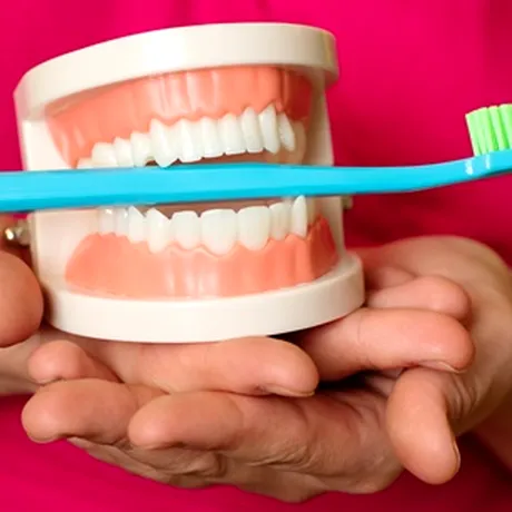 Un medic avertizează! De ce nu e bine să te speli pe dinți după micul dejun