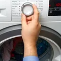 Nici 60°, nici 90°! La ce temperatură trebuie să setezi mașina de spălat, pentru a ucide acarienii și bacteriile