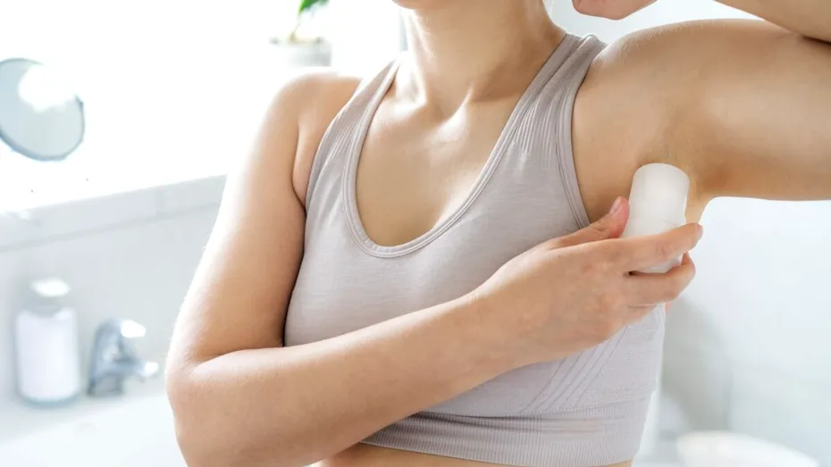 Antiperspirantul cauzează cancer mamar? Mit sau realitate