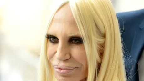 Donatella Versace a împlinit 67 de ani! Cum arată celebrul designer