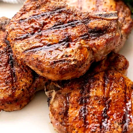 Trucuri simple pentru gătirea rapidă a cărnii. Friptura de Crăciun va fi gata imediat