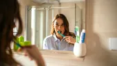Spălatul pe dinți dimineața sau seara? Când este cel mai important?
