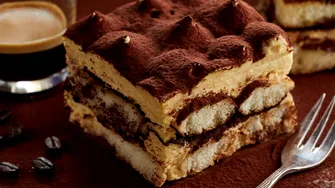Câte ouă se folosesc la 10 porții de tiramisu. Cum să-ți iasă crema fină și aerată