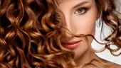 Trucuri de îngrijire şi coafură recomandate pentru păr creţ