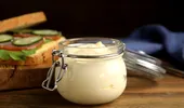 Maioneză de post din avocado, fără ouă! Se prepară rapid și e extrem de gustoasă