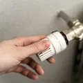 Cum poți crește temperatura din casă doar folosind o folie de aluminiu lângă calorifer