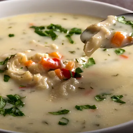 Cea mai bună rețetă de ciorbă de burtă pentru masa de Revelion. Varianta tradițională de zeci de ani