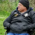 Un bărbat din Suceava cu ambele picioare amputate, lăsat fără indemnizația de handicap. Cum explică DGASPC / VIDEO