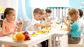 Ce punem în ghiozdan pentru gustare: combinații simple și sățioase pentru școală și grădiniță