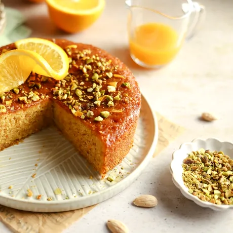 Desert pentru zilele de post. Prăjitură cu lămâie și mălai, aromată și surprinzător de pufoasă