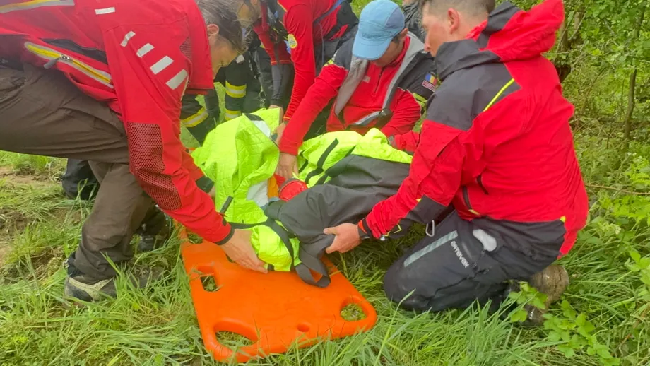 Noi imagini emoționante cu momentul în care copilul de 5 ani din Sibiu a fost salvat! Micuțul Alex a început să zâmbească