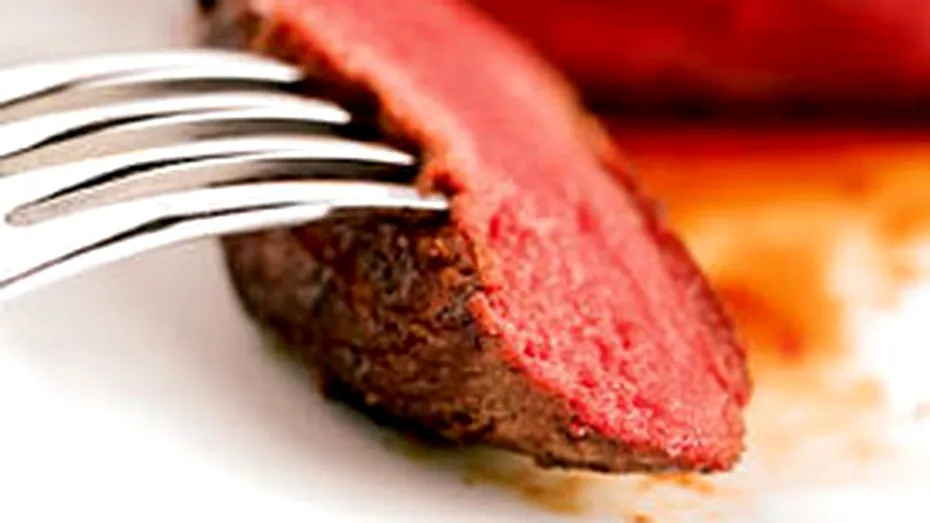 Consumul zilnic de carne roşie scurtează viaţa