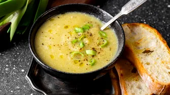 Cum gătești ciorbă de praz? Rețeta simplă, de post, plină de gust