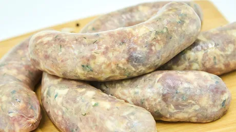 Cei mai gustoși cârnați de casă din porc și vită. Ce să pui în compoziție ca să iasă suculenți și cu ce trebuie spălate mațele ca să nu aibă miros