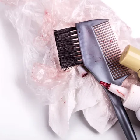 Cum să scoți petele de vopsea de păr de pe haine, prosoape și piele