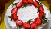 CSÎD a încercat: Tort cu căpșuni și cimbru - o rețetă după Alina Muntele