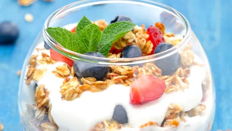 Persoanele care mănâncă mai mult iaurt au circumferinţe ale taliei mai mici