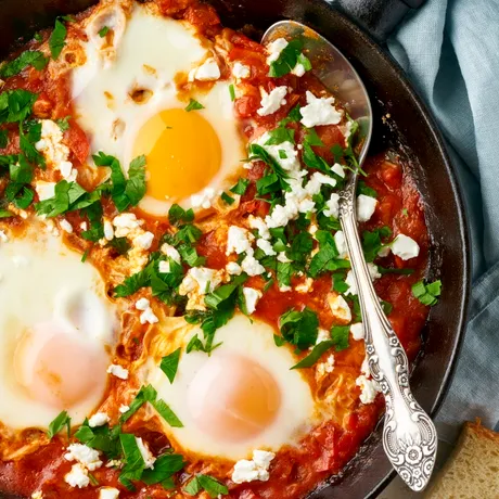 Huevos rotos, rețeta spaniolă care transformă cartofii și ouăle într-un preparat irezistibil