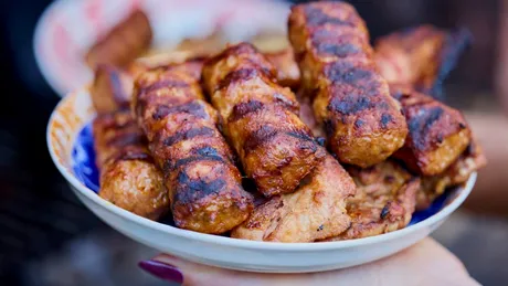 Mici de post suculenți. Rețeta pe care poți să o faci la grătar, tigaie sau cuptor