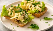 3 rețete inedite de salată de ouă! Se prepară rapid și sunt ideale pentru gustare sau sandvișuri