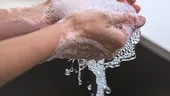 Cum să-ţi ţii mâinile curate, departe de coronavirus, fără să ţi se usuce pielea
