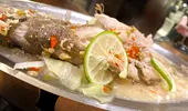 Rețetă exotică din Caraibe: cum să prepari cel mai aromat pește cu lapte de cocos și lămâie verde
