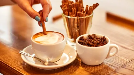 Ce să pui în cafea ca să slăbești mai repede. E un condiment bun și pentru diabetici, reglează glicemia!