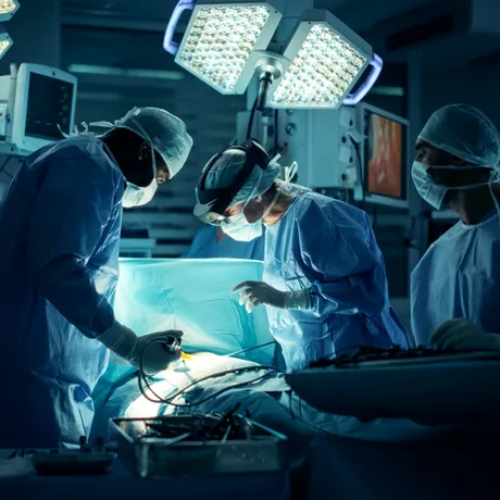 Un medic a fost prins în timp ce se iubea cu o asistentă, în mijlocul unei operații. Ce s-a întâmplat cu pacientul