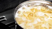 Câtă sare trebuie să pui în apa pentru paste. Un chef dezvăluie cantitatea corectă