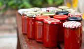 Sos de roșii la borcan pentru iarnă! E ideal pentru paste și pizza. Această rețetă se prepară ușor și e delicioasă