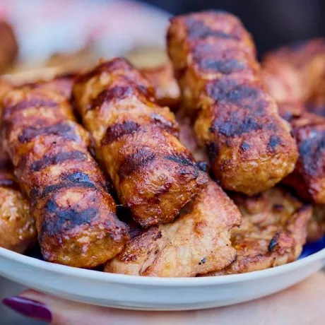 Mici de post suculenți. Rețeta pe care poți să o faci la grătar, tigaie sau cuptor