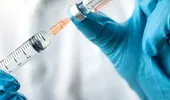 În timp ce guvernele europene achiziţionează 400 mil. de vaccinuri anti-COVID de la AstraZeneca, Ministerul Sănătăţii din România nu a demarat nici măcar negocieri (EXCLUSIV)