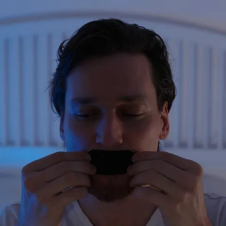 Metoda neobișnuită folosită de un medic pentru un somn neîntrerupt: își lipsește gura înainte de culcare