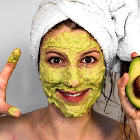 Avocado vs botox. Cum să scapi de riduri în mod natural