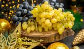 De ce se mănâncă struguri de Revelion? Tradiția care promite noroc în fiecare lună a anului