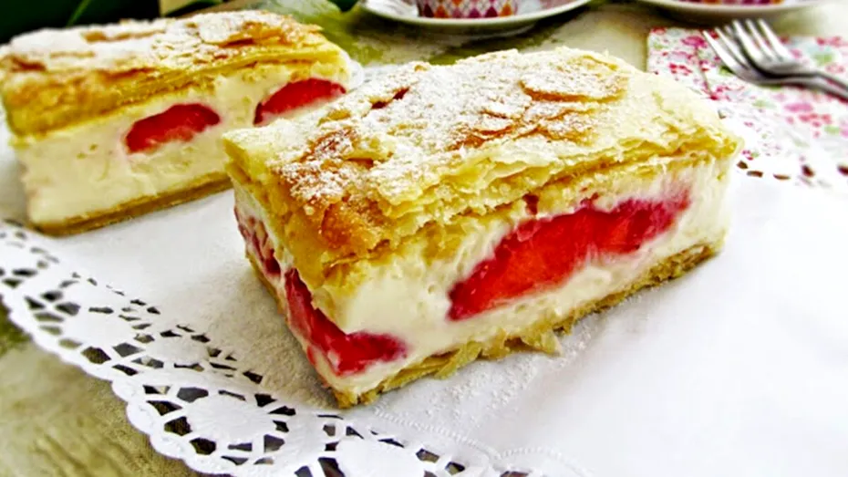 Cremșnit cu foietaj de casă si căpșuni. Desertul popular pe care să-l prepari de Dragobete