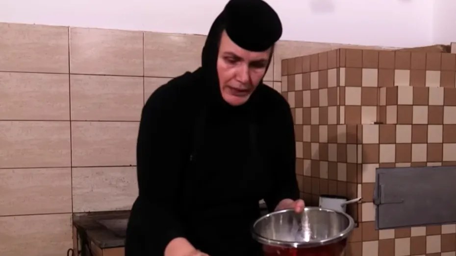 Cozonaci de la Mănăstirea Adam. Rețeta care readuce gustul autentic al sărbătorilor de Paște