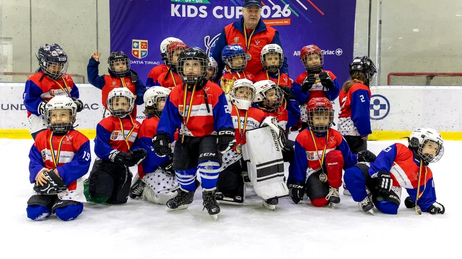 400 de copii, 32 de echipe și două zile de hochei la Kids Cup 2026. Micii sportivi au făcut spectacol pe gheața Patinoarului Allianz-Țiriac Arena, la cea de-a doua ediție a turneului de hochei organizat de Fundația Țiriac, dedicat echipelor U7, U9 și U11