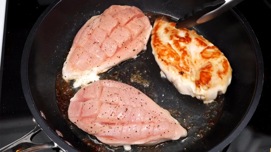 Ecuația pieptului de pui | Câte minute trebuie gătit pe fiecare parte, pentru a rămâne suculent