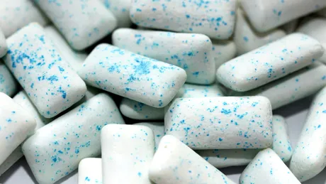 Adevărul despre guma de mestecat. Chiar ne ferește de carii?
