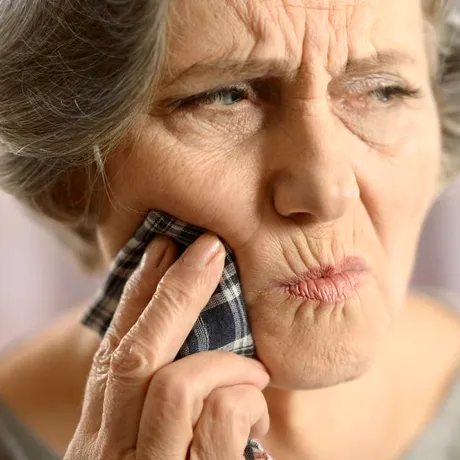 De ce apare durerea de dinți vara și cum poți scăpa de ea dacă mănânci rece sau stai cu aerul condiționat mereu pornit