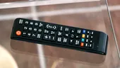 Cu ce să cureți telecomanda fără să o desfaci. Două lucruri pe care sigur le ai în casă